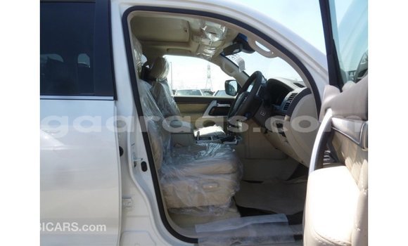 Dieundeu Imported Toyota Land Cruiser White 4x4 in Import - Dubai in Dakar Dieundeu Imported Toyota Land Cruiser White 4x4 in Import - Dubai in Dakar
