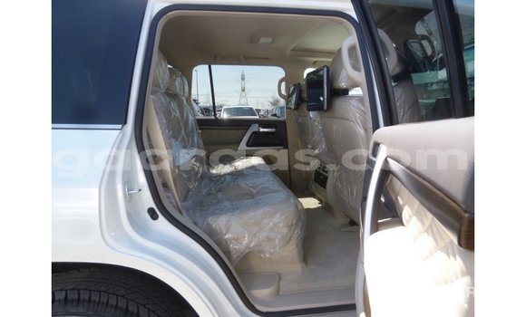 Dieundeu Imported Toyota Land Cruiser White 4x4 in Import - Dubai in Dakar Dieundeu Imported Toyota Land Cruiser White 4x4 in Import - Dubai in Dakar
