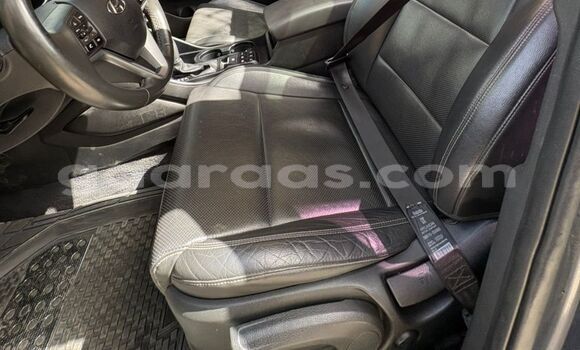 Buy Used Hyundai Tucson Silver Car in Dakar in Dakar Buy Used Hyundai Tucson Silver Car in Dakar in Dakar