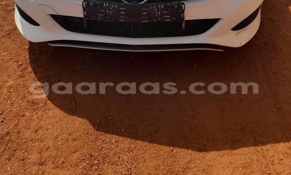 Acheter Import Voiture Mercedes-Benz E200 Blanc à Dakar, Dakar