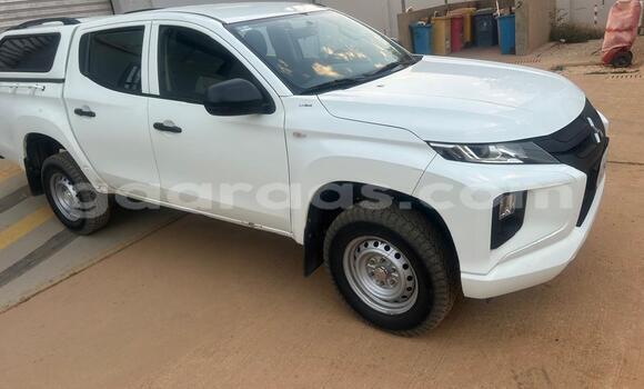 Acheter Occasion Voiture Mitsubishi L200 Blanc à Thiès, Région de Thiès Acheter Occasion Voiture Mitsubishi L200 Blanc à Thiès, Région de Thiès