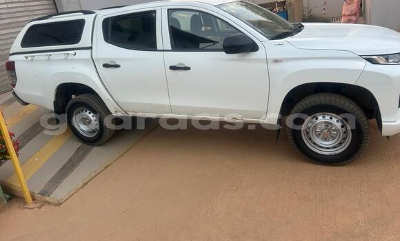 Acheter Occasion Voiture Mitsubishi L200 Blanc à Thiès, Région de Thiès Acheter Occasion Voiture Mitsubishi L200 Blanc à Thiès, Région de Thiès