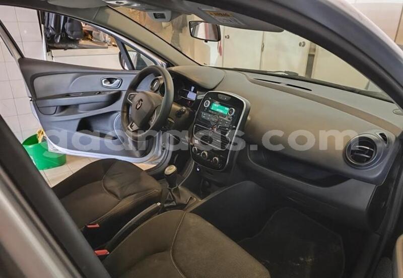 Big with watermark renault clio bagmati behind berlin 33660
