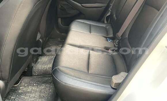 Buy Used Kia Stonic White Car in Dakar in Dakar Buy Used Kia Stonic White Car in Dakar in Dakar