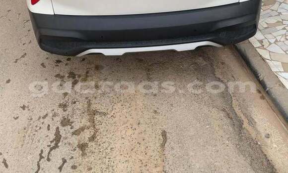Buy Used Kia Stonic White Car in Dakar in Dakar Buy Used Kia Stonic White Car in Dakar in Dakar