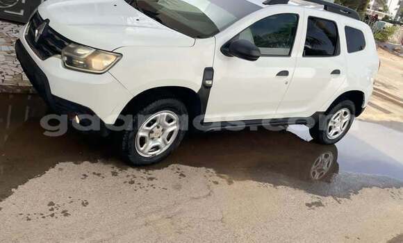 Buy Used Renault Duster White Car in Dakar in Dakar Buy Used Renault Duster White Car in Dakar in Dakar