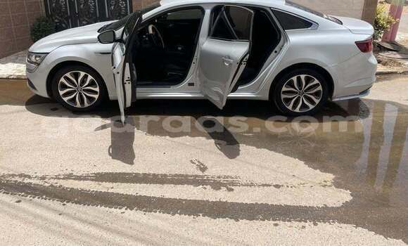 Buy Used Renault Scénic III White Car in Dakar in Dakar Buy Used Renault Scénic III White Car in Dakar in Dakar