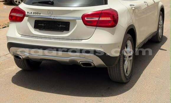 Buy Used Mercedes‒Benz GLA-klasse White Car in Dakar in Dakar Buy Used Mercedes‒Benz GLA-klasse White Car in Dakar in Dakar