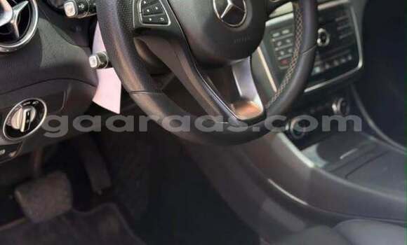 Buy Used Mercedes‒Benz GLA-klasse White Car in Dakar in Dakar Buy Used Mercedes‒Benz GLA-klasse White Car in Dakar in Dakar