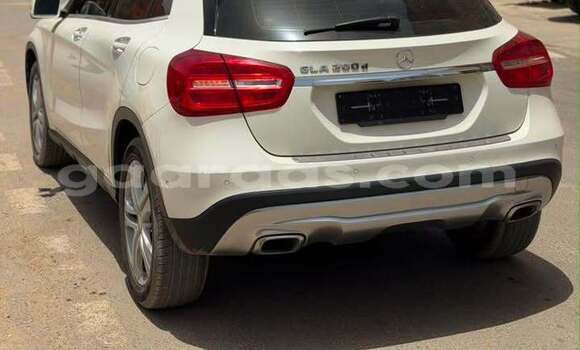 Buy Used Mercedes‒Benz GLA-klasse White Car in Dakar in Dakar Buy Used Mercedes‒Benz GLA-klasse White Car in Dakar in Dakar