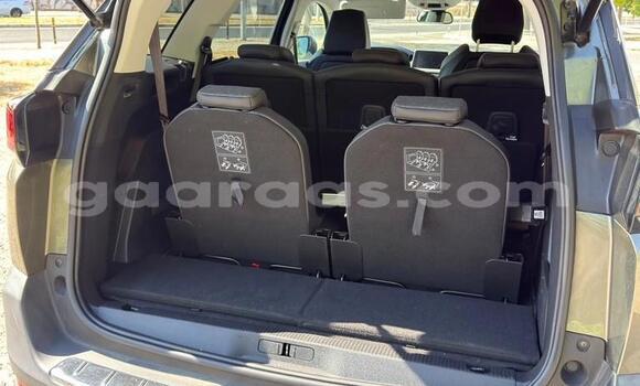Buy Used Peugeot 5008 Green Car in Dakar in Dakar Buy Used Peugeot 5008 Green Car in Dakar in Dakar