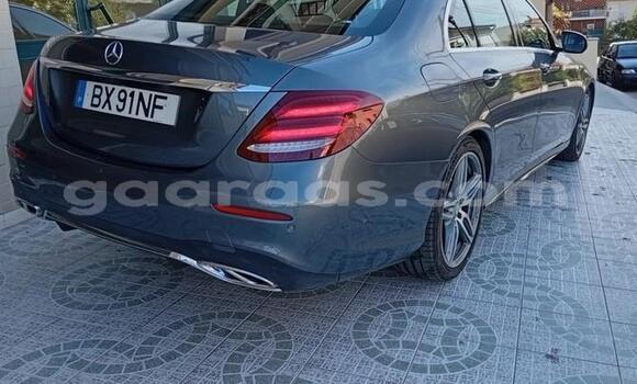 Acheter Occasion Voiture Mercedes‒Benz E–Class Gris à Dakar, Dakar Acheter Occasion Voiture Mercedes‒Benz E–Class Gris à Dakar, Dakar