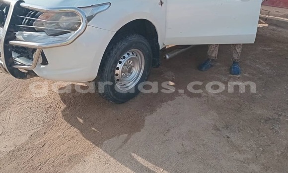 Dieundeu Occasion Mitsubishi L200 White Auto in Dakar in Dakar Dieundeu Occasion Mitsubishi L200 White Auto in Dakar in Dakar