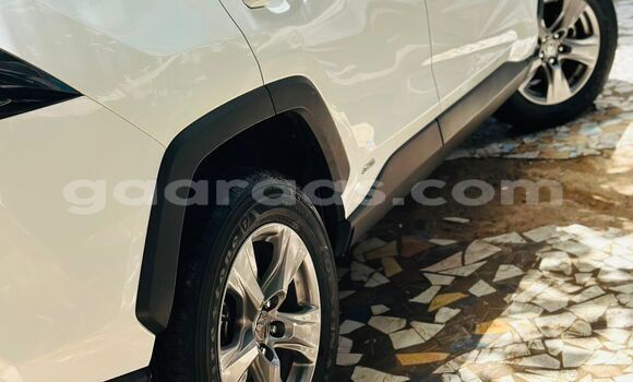 Acheter Occasion Voiture Toyota RAV4 Blanc à Dakar, Dakar Acheter Occasion Voiture Toyota RAV4 Blanc à Dakar, Dakar