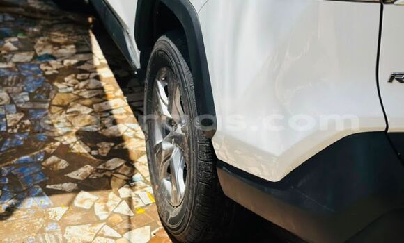 Acheter Occasion Voiture Toyota RAV4 Blanc à Dakar, Dakar Acheter Occasion Voiture Toyota RAV4 Blanc à Dakar, Dakar