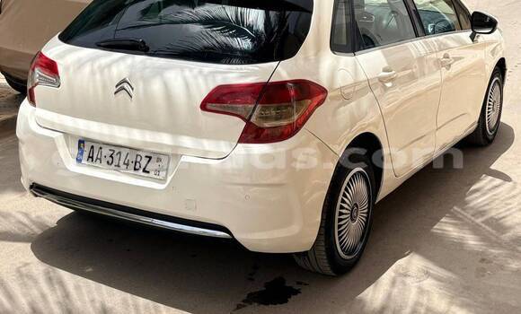 Acheter Occasion Voiture Citroen C4 Blanc à Dakar, Dakar Acheter Occasion Voiture Citroen C4 Blanc à Dakar, Dakar
