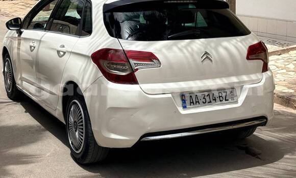 Acheter Occasion Voiture Citroen C4 Blanc à Dakar, Dakar Acheter Occasion Voiture Citroen C4 Blanc à Dakar, Dakar