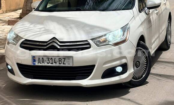 Acheter Occasion Voiture Citroen C4 Blanc à Dakar, Dakar Acheter Occasion Voiture Citroen C4 Blanc à Dakar, Dakar