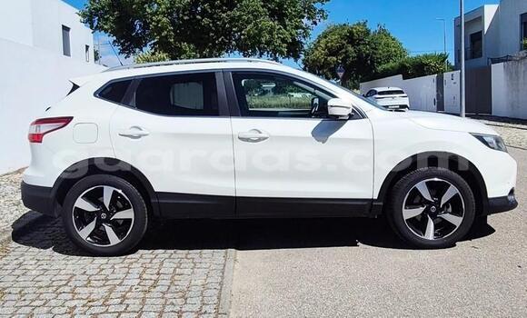 Acheter Occasion Voiture Nissan Qashqai Blanc à Behind berlin, Bagmati Acheter Occasion Voiture Nissan Qashqai Blanc à Behind berlin, Bagmati