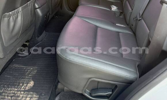 Buy Used Hyundai Santa Fe Blanc Car in Dakar in Dakar Buy Used Hyundai Santa Fe Blanc Car in Dakar in Dakar