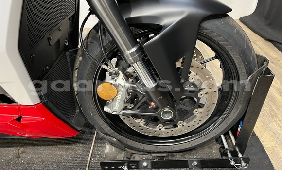 Acheter Import Moto Ducati Streetfighter Rouge à Thionck–Essyl, Ziguinchor Acheter Import Moto Ducati Streetfighter Rouge à Thionck–Essyl, Ziguinchor