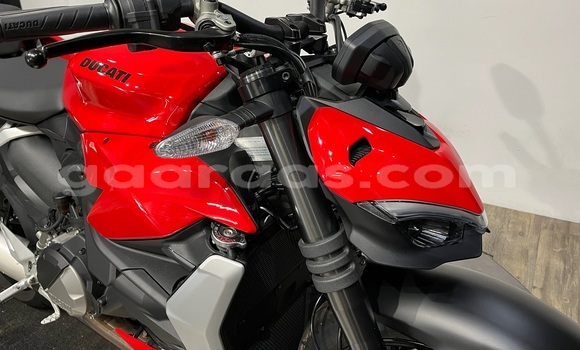 Acheter Import Moto Ducati Streetfighter Rouge à Thionck–Essyl, Ziguinchor Acheter Import Moto Ducati Streetfighter Rouge à Thionck–Essyl, Ziguinchor