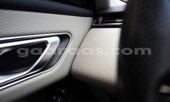 Acheter Occasion Voiture Land Rover Range Rover Velar Gris métallisé à Bignona, Ziguinchor Acheter Occasion Voiture Land Rover Range Rover Velar Gris métallisé à Bignona, Ziguinchor