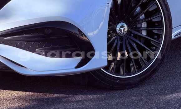Acheter Occasion Voiture Mercedes‒Benz E–Class Blanc à Dahra, Louga