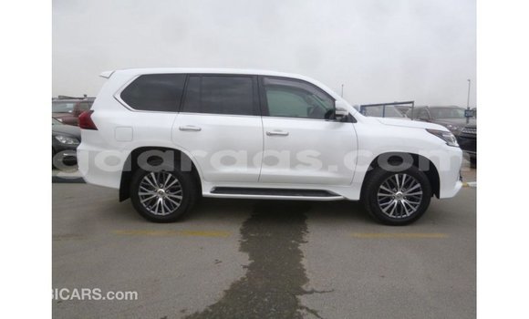 Acheter Import Voiture Lexus LX Blanc à Import - Dubai, Dakar Acheter Import Voiture Lexus LX Blanc à Import - Dubai, Dakar