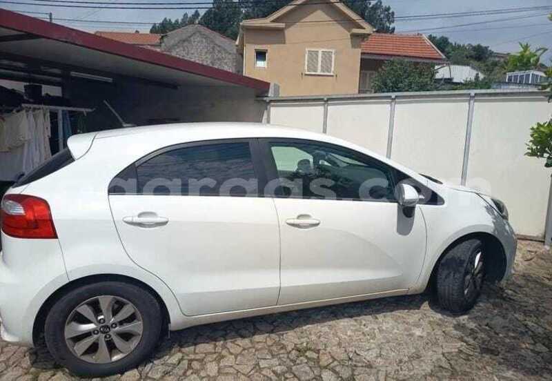 Big with watermark kia rio bagmati behind berlin 34020