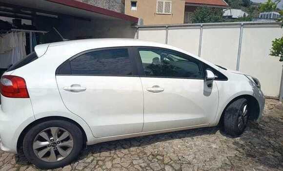 Acheter Occasion Voiture Kia Rio Blanc à Behind berlin, Bagmati Acheter Occasion Voiture Kia Rio Blanc à Behind berlin, Bagmati
