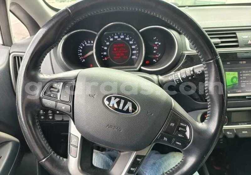 Big with watermark kia rio bagmati behind berlin 34020