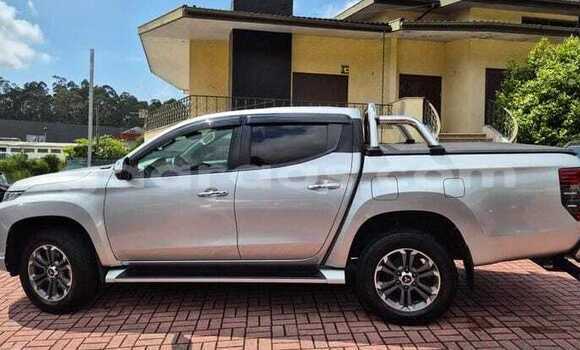 Acheter Occasion Voiture Mitsubishi L200 Gris à Bignona, Ziguinchor Acheter Occasion Voiture Mitsubishi L200 Gris à Bignona, Ziguinchor