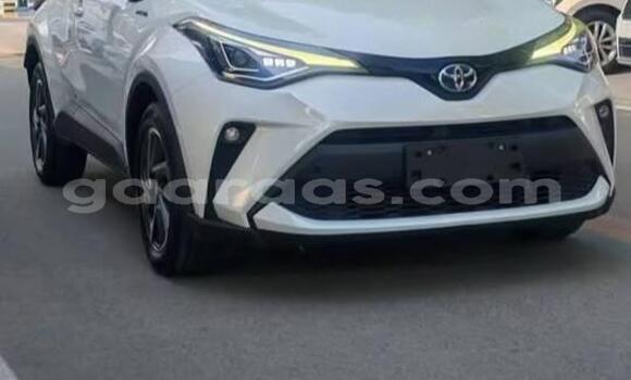 Dieundeu Occasion Toyota C-HR White Auto in Dakar in Dakar Dieundeu Occasion Toyota C-HR White Auto in Dakar in Dakar