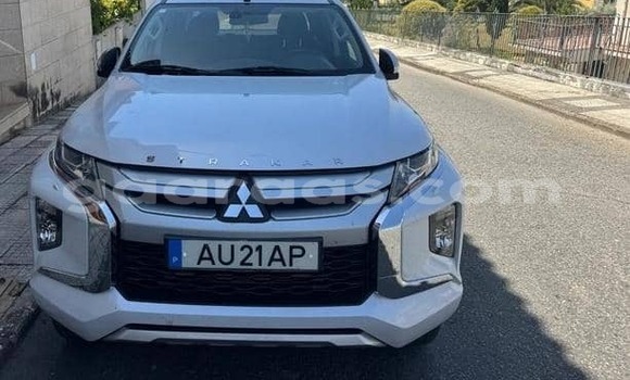 Buy Used Mitsubishi L200 White Car in Dabo in Kolda