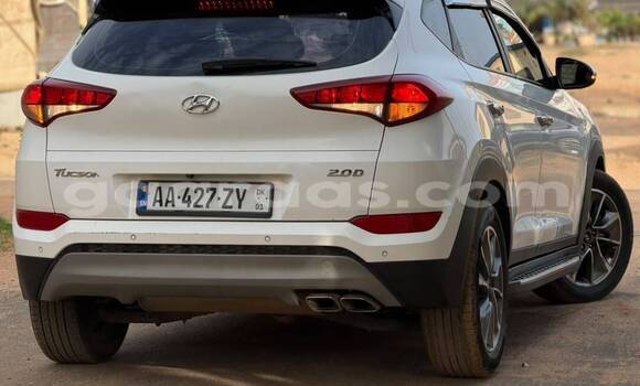 Buy Used Hyundai Tucson Blanc Car in Dakar in Dakar Buy Used Hyundai Tucson Blanc Car in Dakar in Dakar