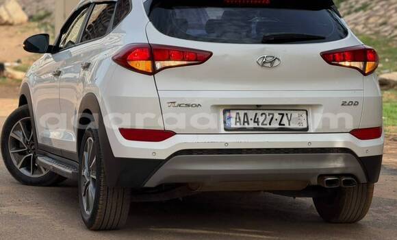Buy Used Hyundai Tucson Blanc Car in Dakar in Dakar Buy Used Hyundai Tucson Blanc Car in Dakar in Dakar