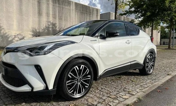 Dieundeu Occasion Toyota C-HR White Auto in Dakar in Dakar Dieundeu Occasion Toyota C-HR White Auto in Dakar in Dakar