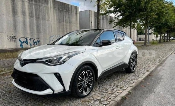 Dieundeu Occasion Toyota C-HR White Auto in Dakar in Dakar Dieundeu Occasion Toyota C-HR White Auto in Dakar in Dakar
