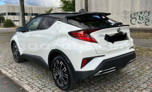 Dieundeu Occasion Toyota C-HR White Auto in Dakar in Dakar Dieundeu Occasion Toyota C-HR White Auto in Dakar in Dakar