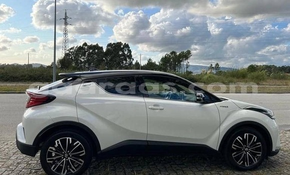 Dieundeu Occasion Toyota C-HR White Auto in Dakar in Dakar Dieundeu Occasion Toyota C-HR White Auto in Dakar in Dakar