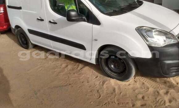 Acheter Occasion Voiture Citroen Berlingo Blanc à Dakar, Dakar Acheter Occasion Voiture Citroen Berlingo Blanc à Dakar, Dakar