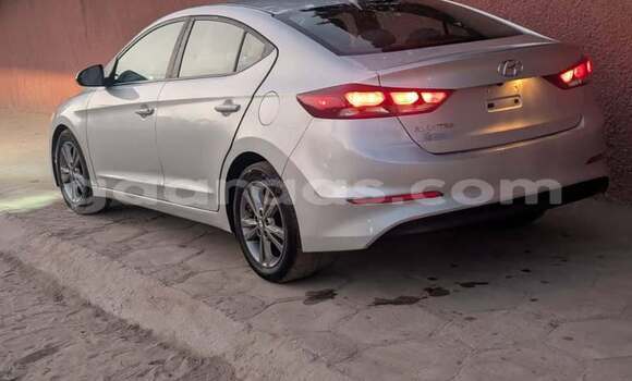Acheter Occasion Voiture Hyundai Elantra Blanc à Dakar, Dakar Acheter Occasion Voiture Hyundai Elantra Blanc à Dakar, Dakar