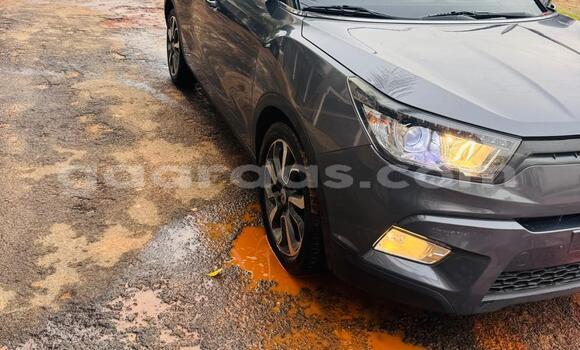 Acheter Occasion Voiture SsangYong Tivoli Blanc à Dakar, Dakar Acheter Occasion Voiture SsangYong Tivoli Blanc à Dakar, Dakar