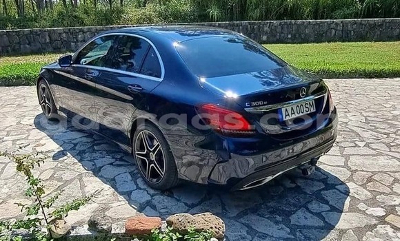 Buy Used Mercedes-Benz C-Classe Black Car in Dakar in Dakar Buy Used Mercedes-Benz C-Classe Black Car in Dakar in Dakar