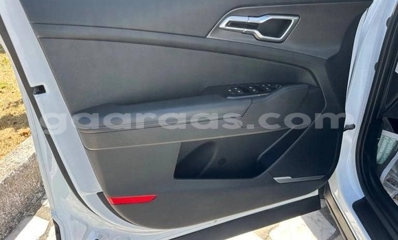 Buy Used Kia Sportage White Car in Dakar in Dakar Buy Used Kia Sportage White Car in Dakar in Dakar