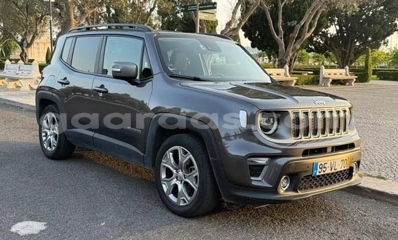 Buy Used Jeep Renegade Silver Car in Dakar in Dakar Buy Used Jeep Renegade Silver Car in Dakar in Dakar