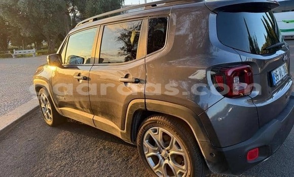 Buy Used Jeep Renegade Silver Car in Dakar in Dakar Buy Used Jeep Renegade Silver Car in Dakar in Dakar