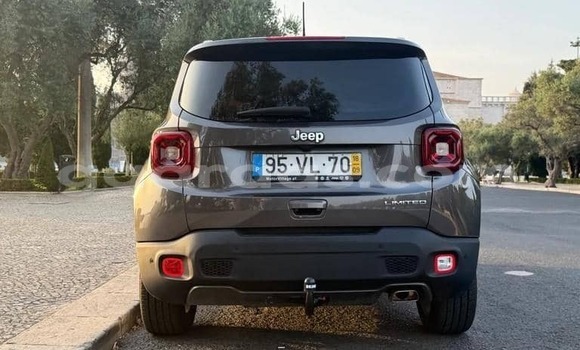 Buy Used Jeep Renegade Silver Car in Dakar in Dakar Buy Used Jeep Renegade Silver Car in Dakar in Dakar