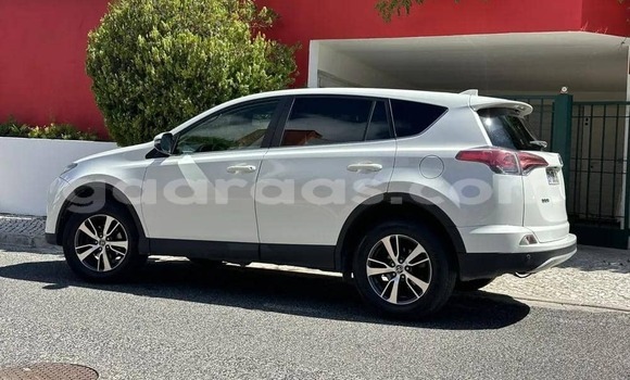 Buy Used Toyota RAV4 White Car in Dagana in Saint Louis Buy Used Toyota RAV4 White Car in Dagana in Saint Louis